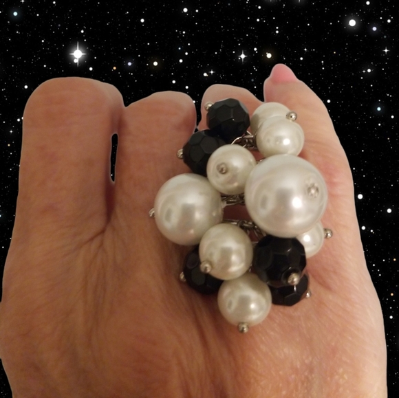 Pearl & Blk Crystal Cocktail Ring - Picture 2 of 4